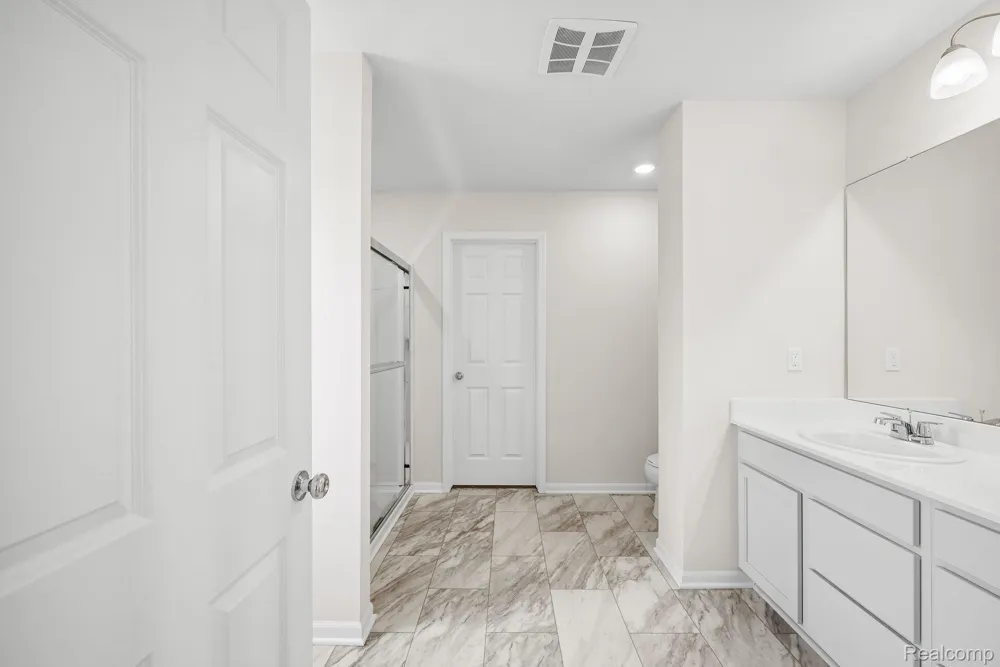 387 Edge Brook Holly Township, MI 48442