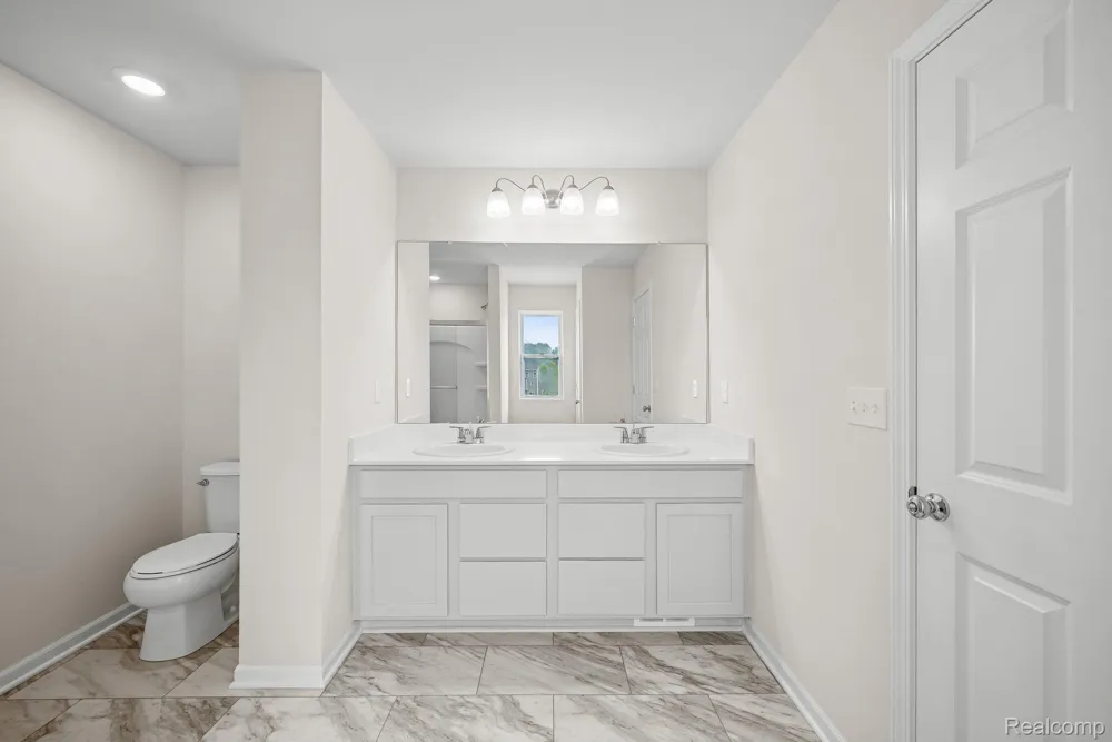 387 Edge Brook Holly Township, MI 48442