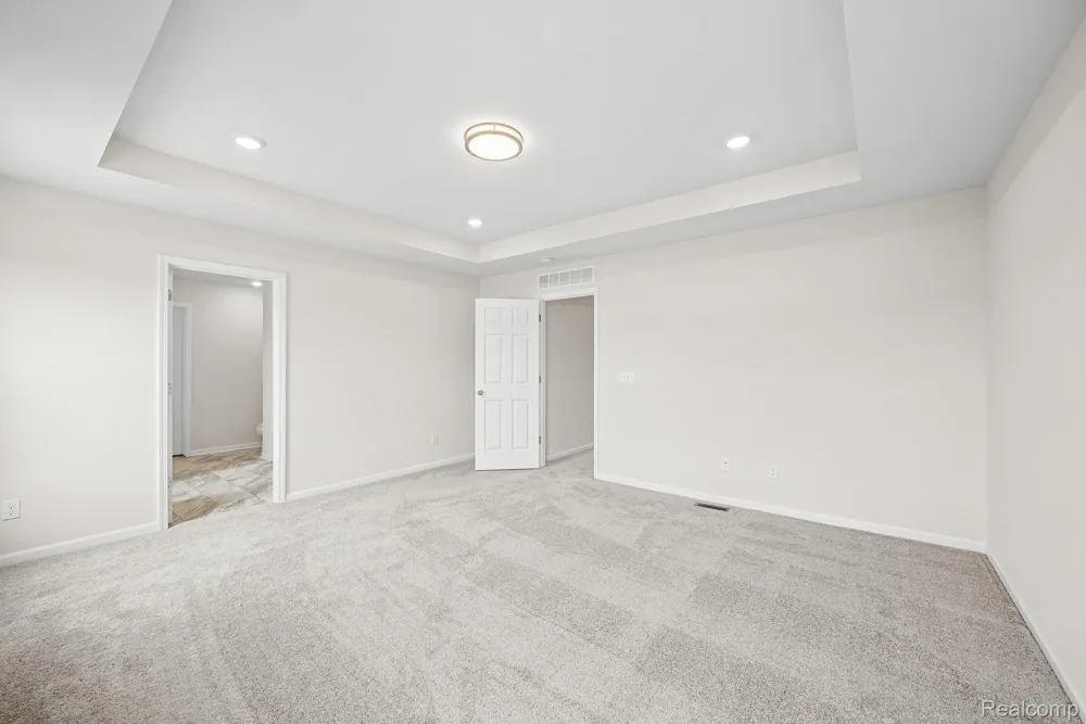 387 Edge Brook Holly Township, MI 48442