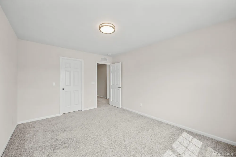 387 Edge Brook Holly Township, MI 48442