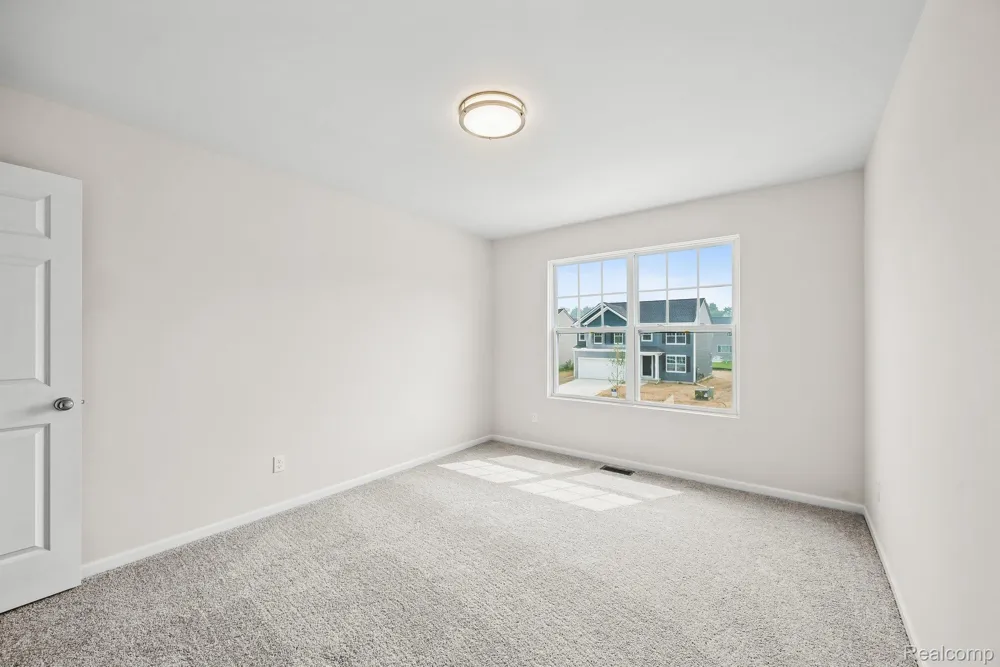 387 Edge Brook Holly Township, MI 48442