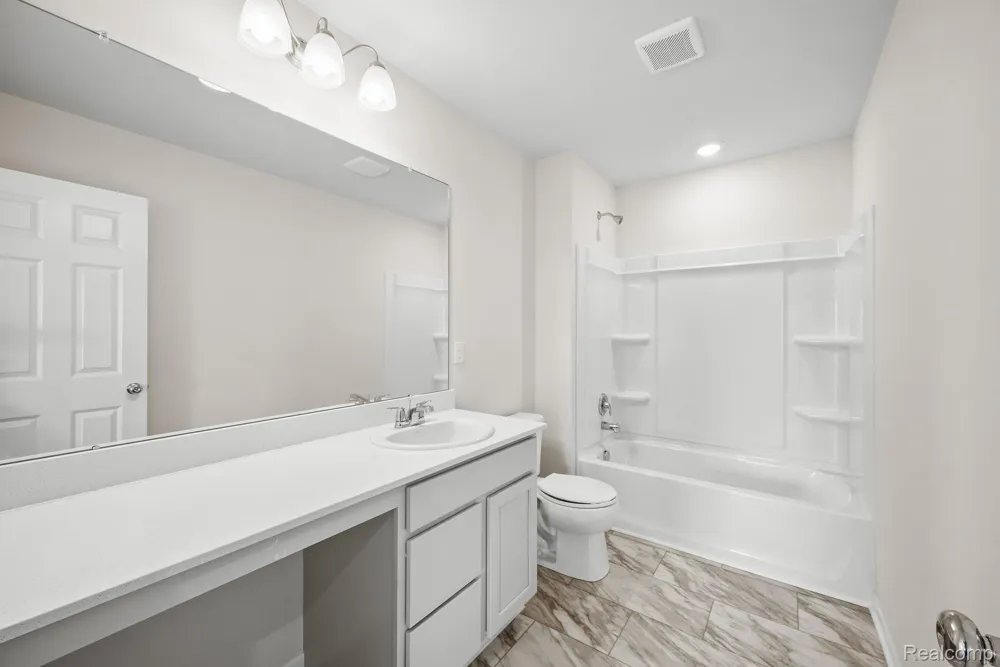 387 Edge Brook Holly Township, MI 48442