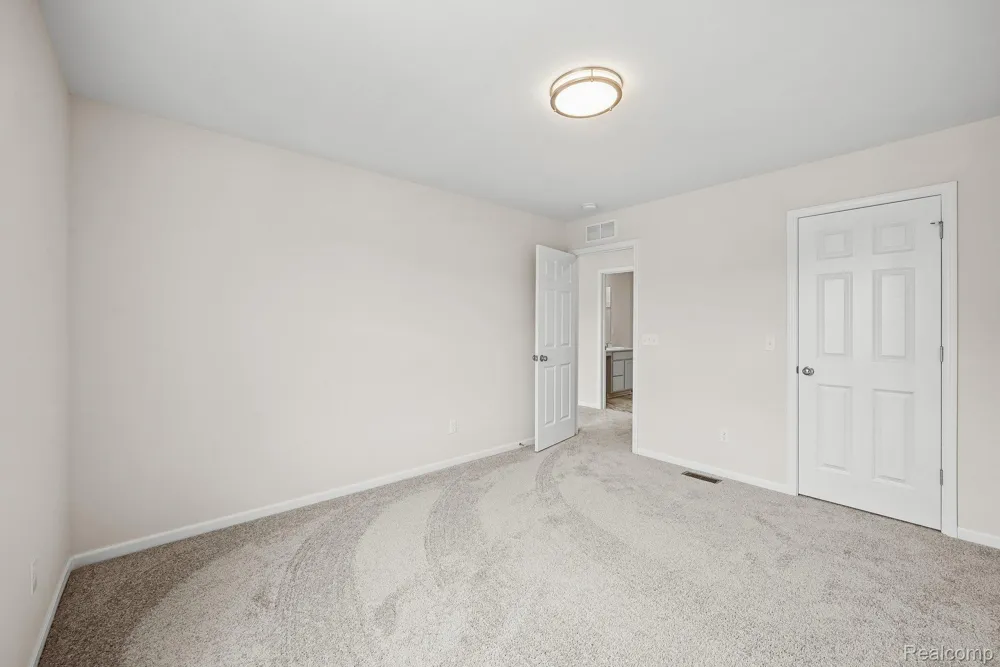 387 Edge Brook Holly Township, MI 48442