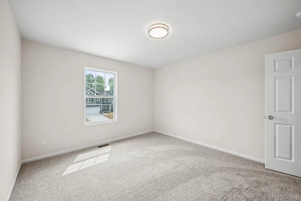 387 Edge Brook Holly Township, MI 48442