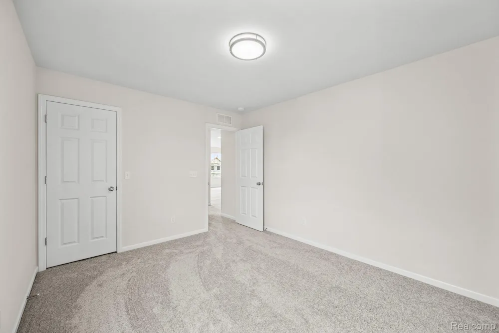 387 Edge Brook Holly Township, MI 48442