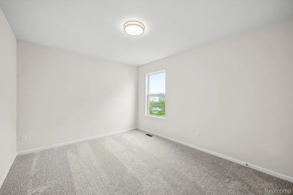 387 Edge Brook Holly Township, MI 48442