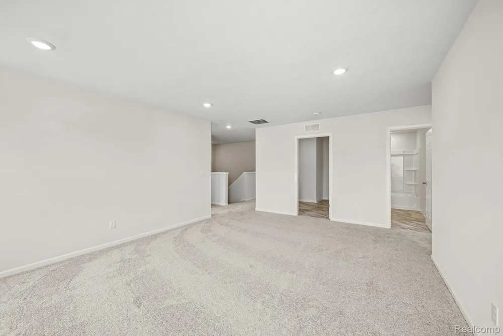 387 Edge Brook Holly Township, MI 48442