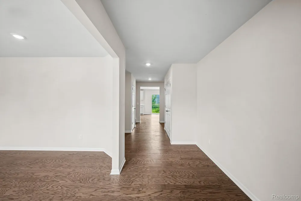 387 Edge Brook Holly Township, MI 48442