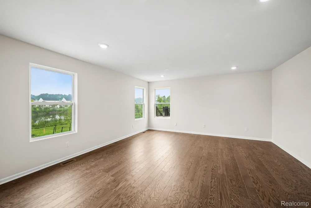 387 Edge Brook Holly Township, MI 48442