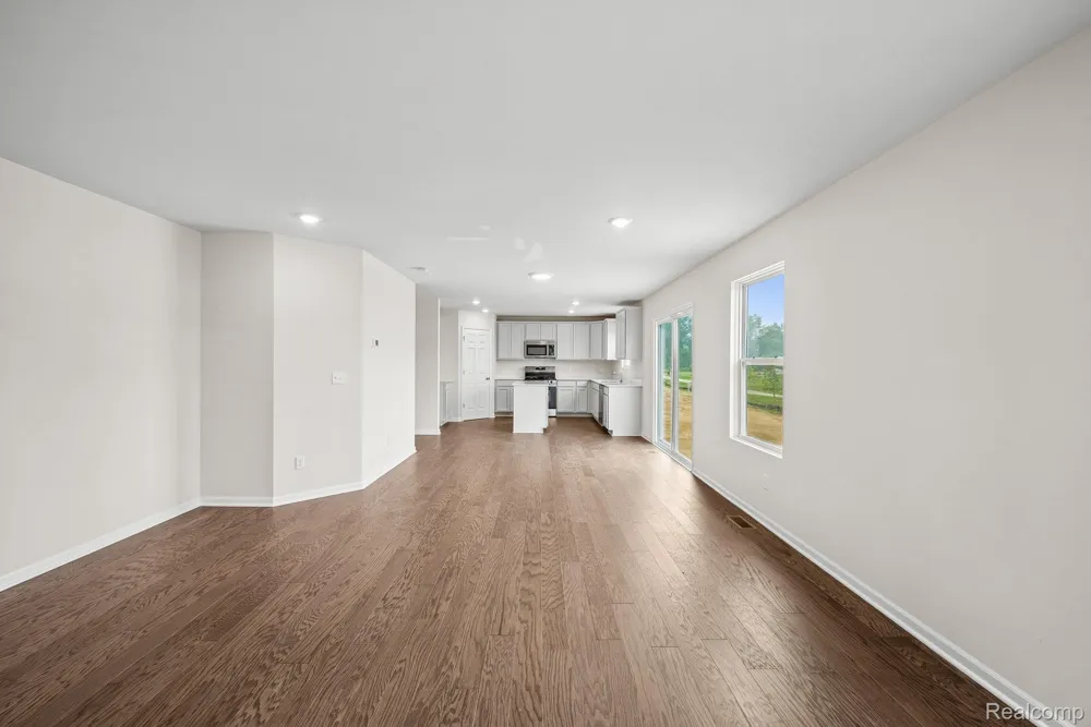 387 Edge Brook Holly Township, MI 48442