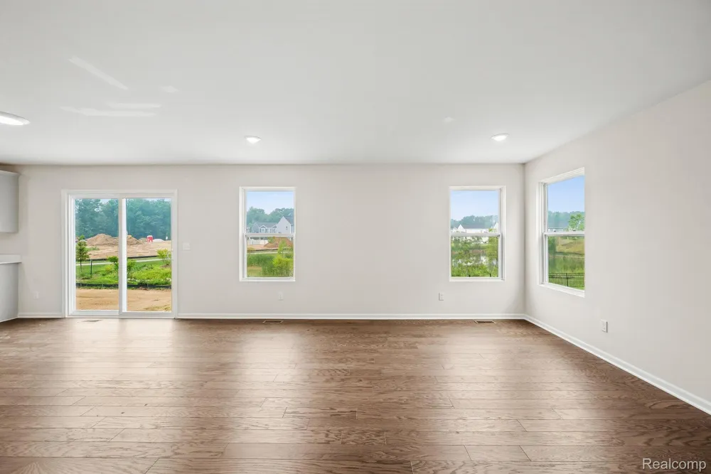387 Edge Brook Holly Township, MI 48442