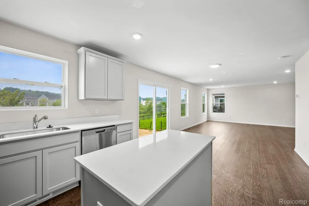 387 Edge Brook Holly Township, MI 48442