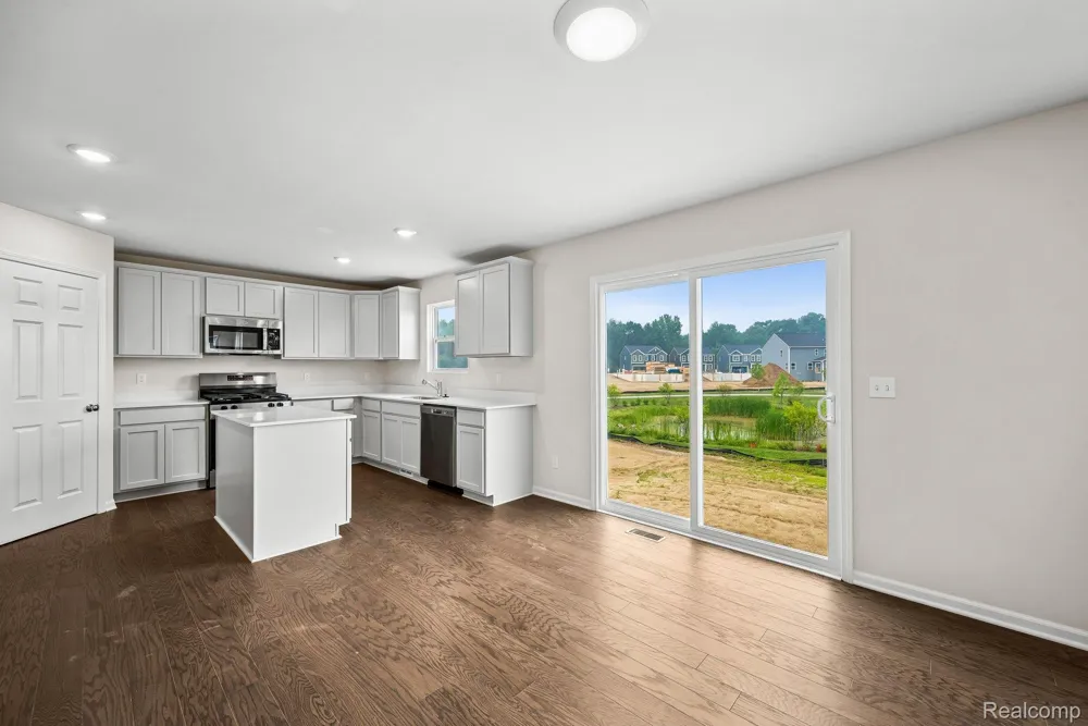 387 Edge Brook Holly Township, MI 48442
