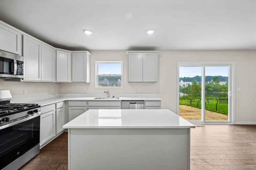 387 Edge Brook Holly Township, MI 48442