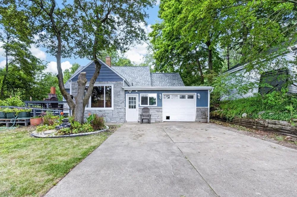 1202 Pinehurst Boulevard Kalamazoo Charter Township, MI 49006
