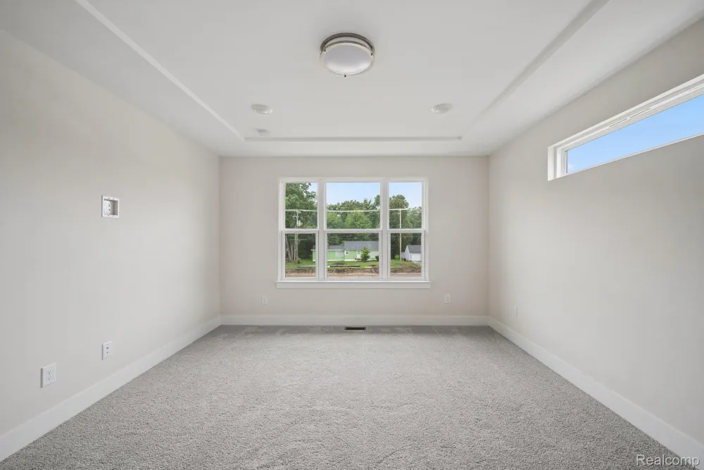 1016 Pine Tree Lane Troy City, MI 48085