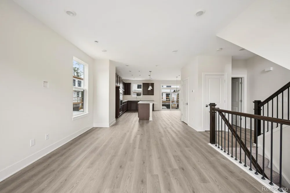 1016 Pine Tree Lane Troy City, MI 48085