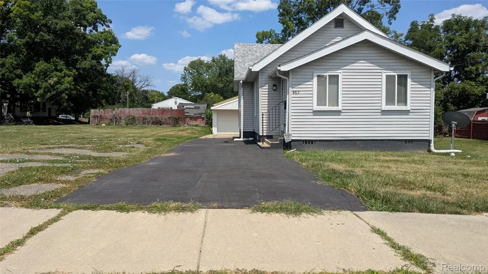 463 Raeburn Street Pontiac City, MI 48342