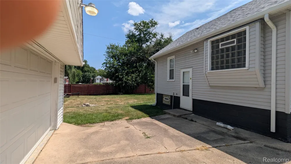 463 Raeburn Street Pontiac City, MI 48342