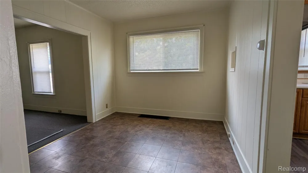 463 Raeburn Street Pontiac City, MI 48342