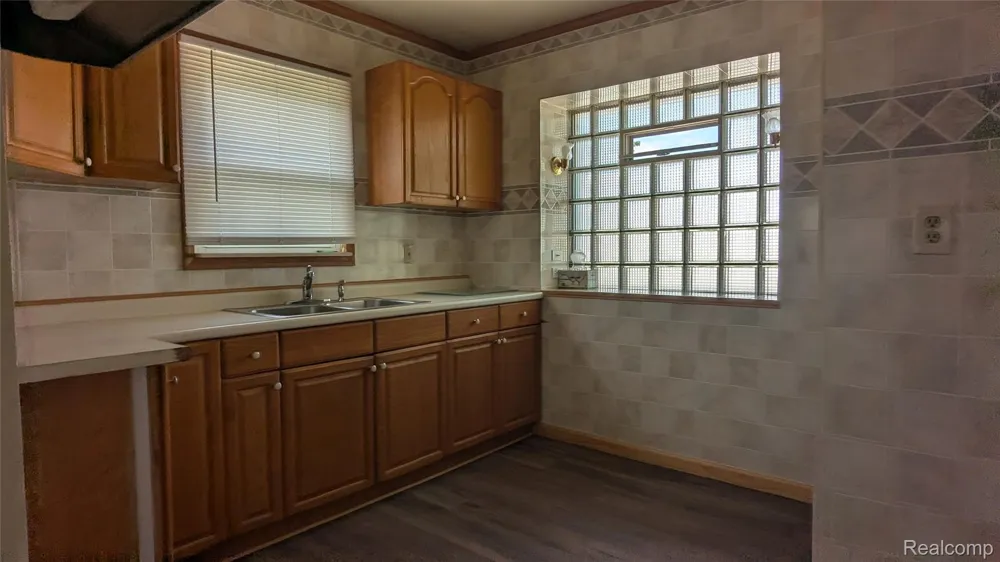 463 Raeburn Street Pontiac City, MI 48342