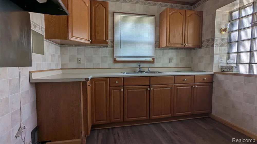 463 Raeburn Street Pontiac City, MI 48342