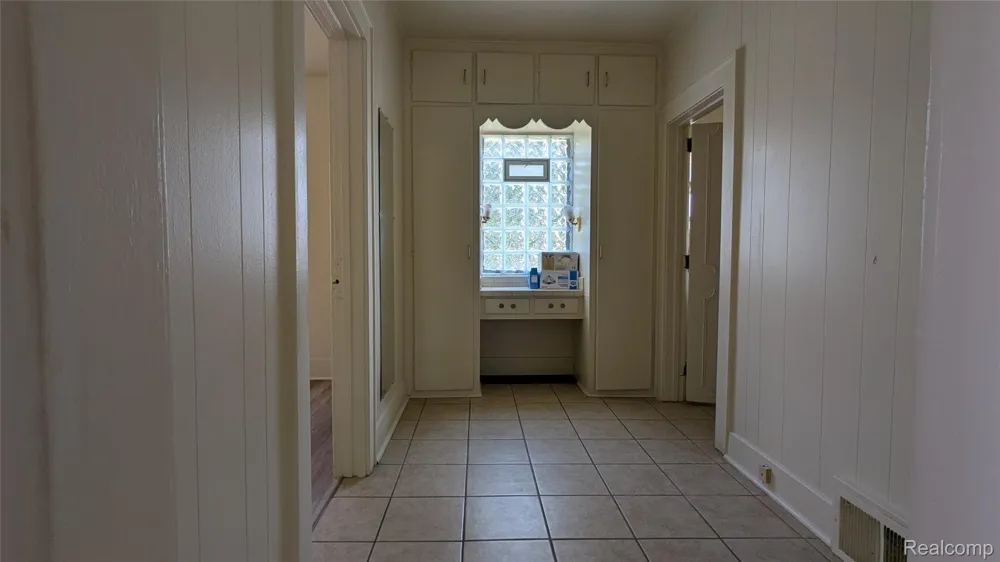 463 Raeburn Street Pontiac City, MI 48342