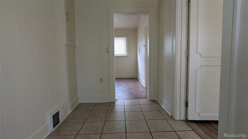 463 Raeburn Street Pontiac City, MI 48342