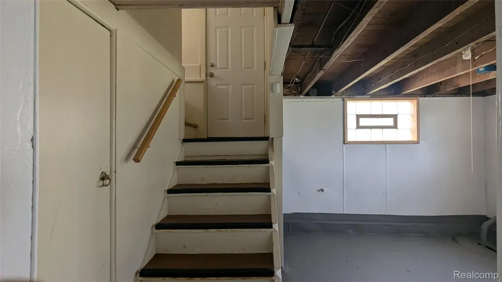 463 Raeburn Street Pontiac City, MI 48342