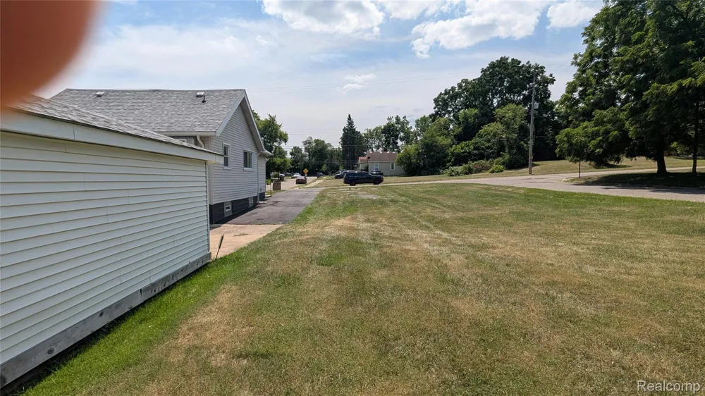 463 Raeburn Street Pontiac City, MI 48342
