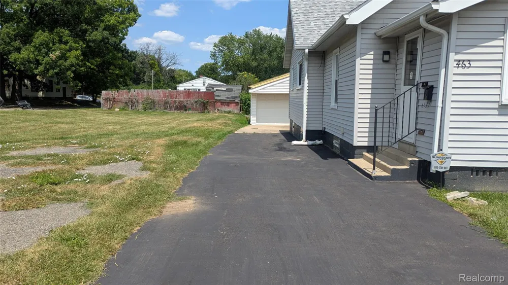 463 Raeburn Street Pontiac City, MI 48342