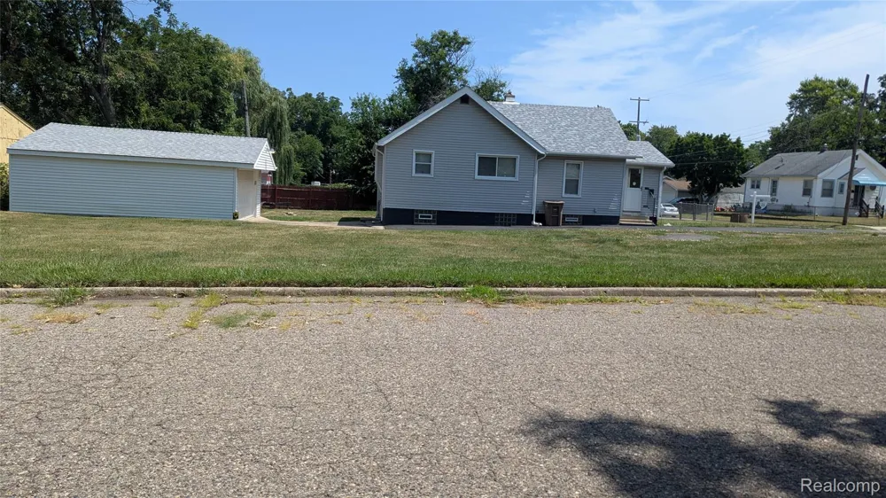 463 Raeburn Street Pontiac City, MI 48342