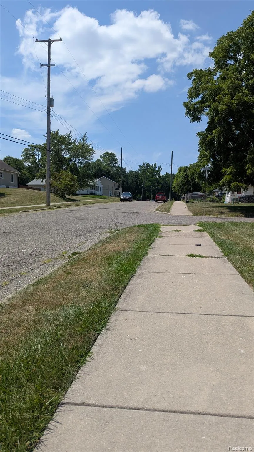 463 Raeburn Street Pontiac City, MI 48342