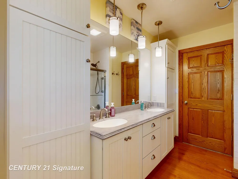 455 S Vernon Road Venice Township, MI 48817