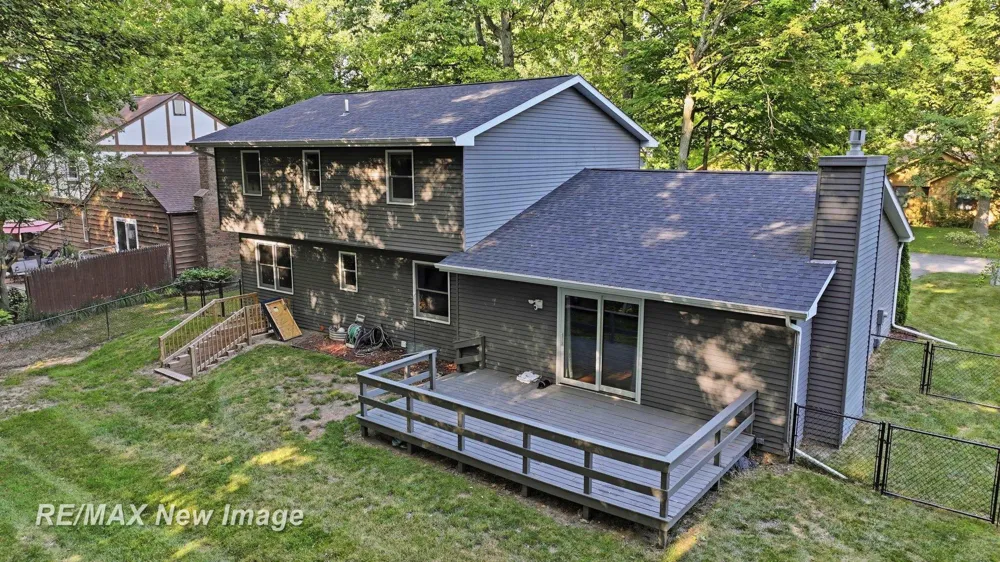 1422 Lenwood Drive Saginaw Charter Township, MI 48638