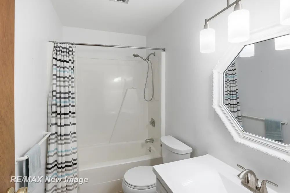 1422 Lenwood Drive Saginaw Charter Township, MI 48638