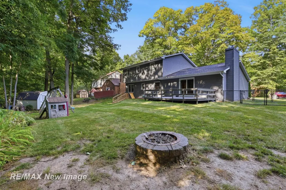 1422 Lenwood Drive Saginaw Charter Township, MI 48638