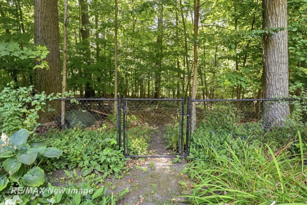 1422 Lenwood Drive Saginaw Charter Township, MI 48638