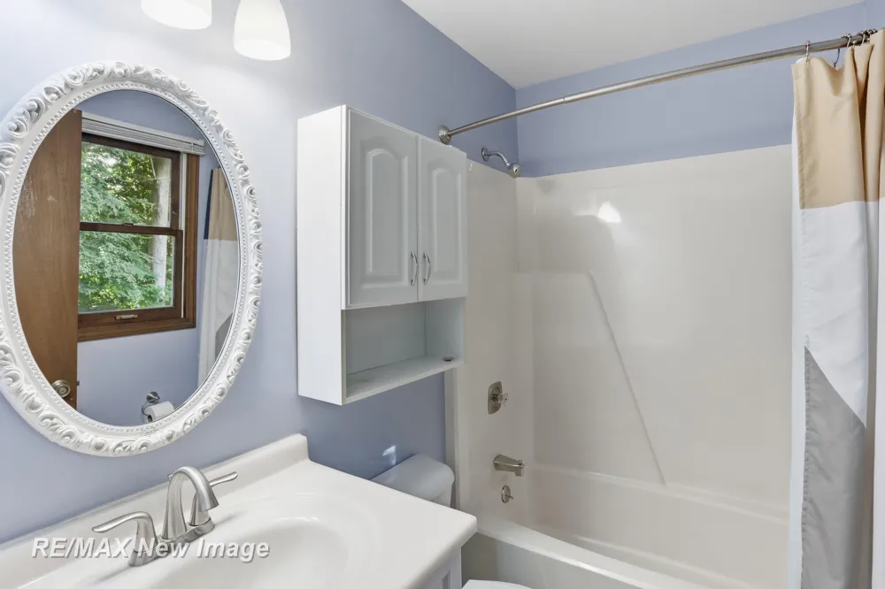 1422 Lenwood Drive Saginaw Charter Township, MI 48638