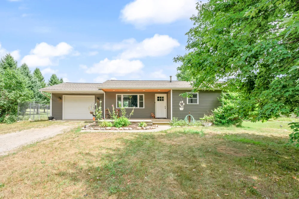 23886 Newcosta Avenue Green Charter Township, MI 49338