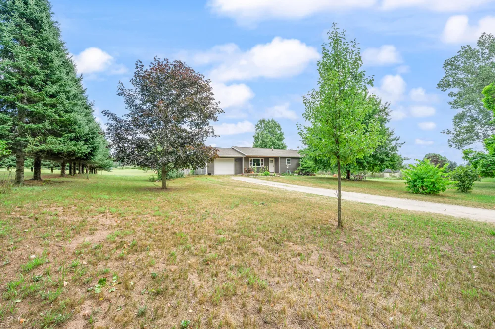 23886 Newcosta Avenue Green Charter Township, MI 49338
