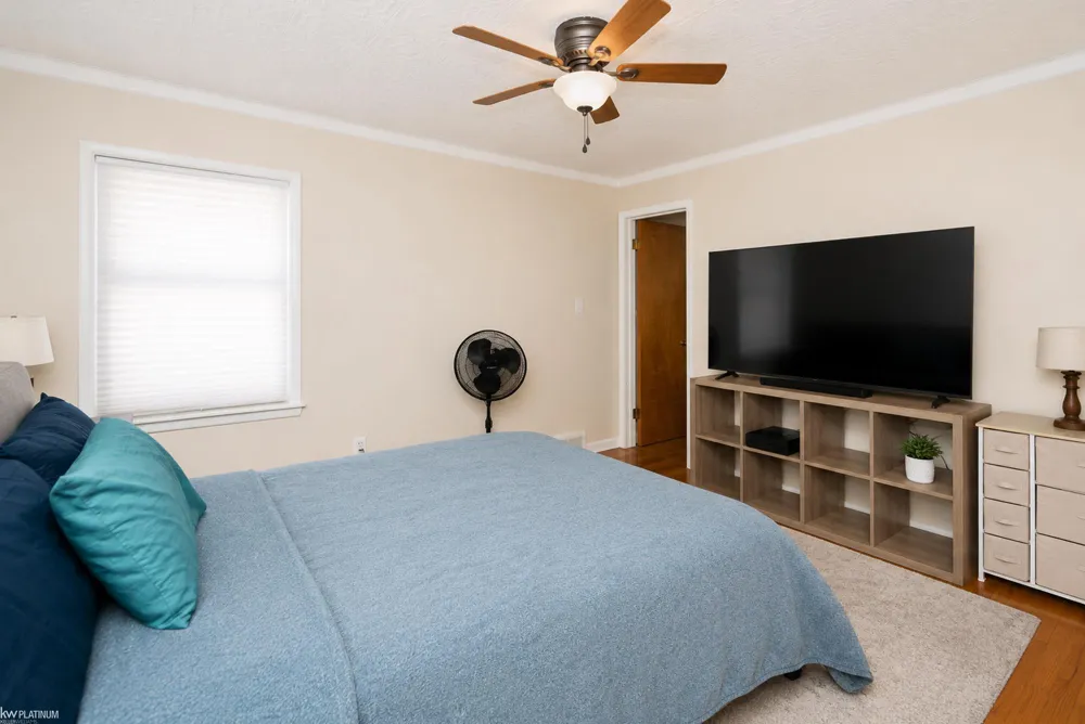 2118 Lennon Street Grosse Pointe Woods City, MI 48236