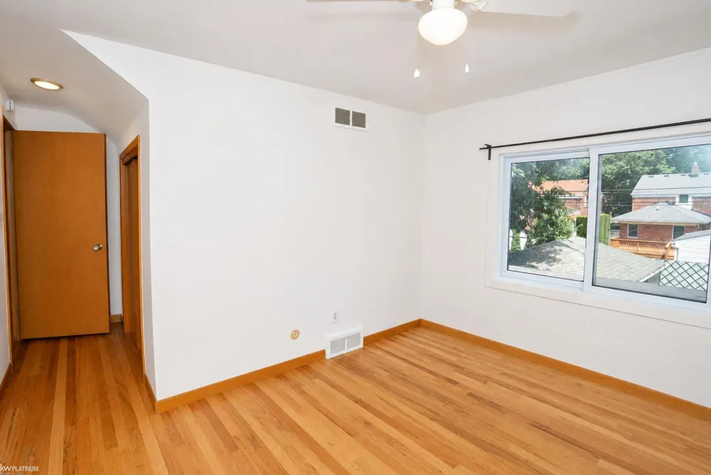 2118 Lennon Street Grosse Pointe Woods City, MI 48236
