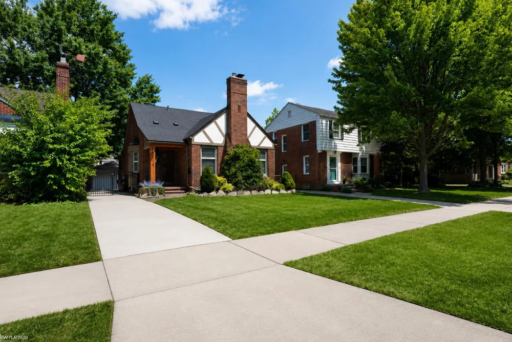 2118 Lennon Street Grosse Pointe Woods City, MI 48236