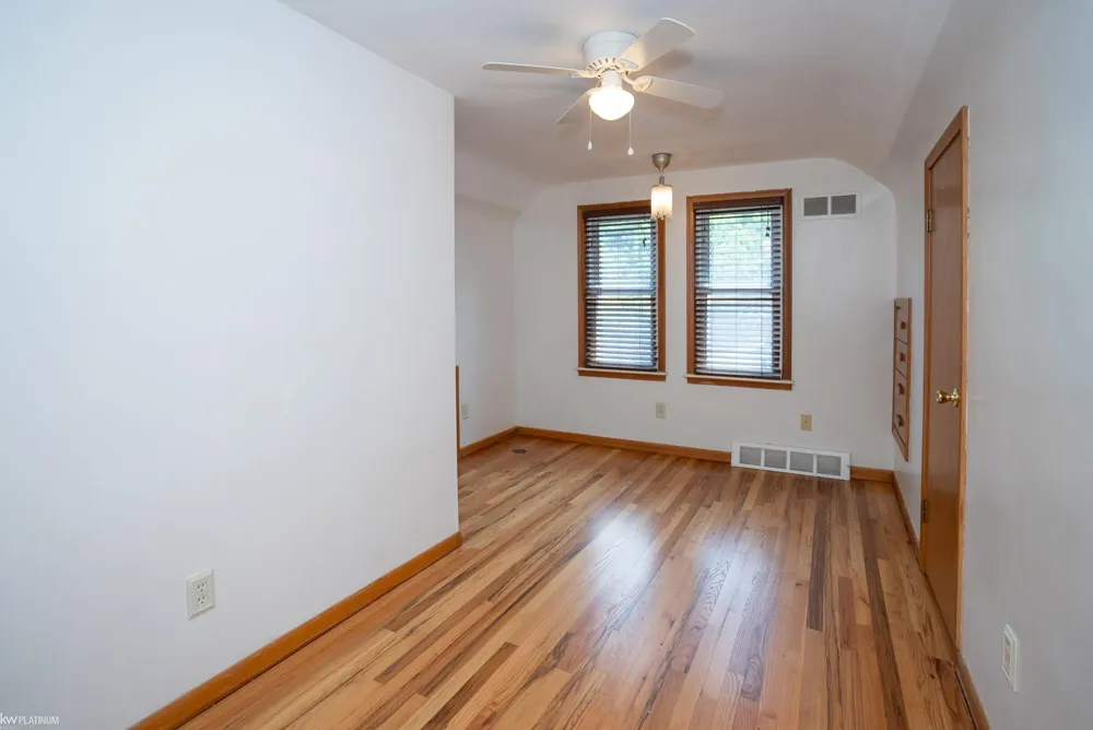 2118 Lennon Street Grosse Pointe Woods City, MI 48236