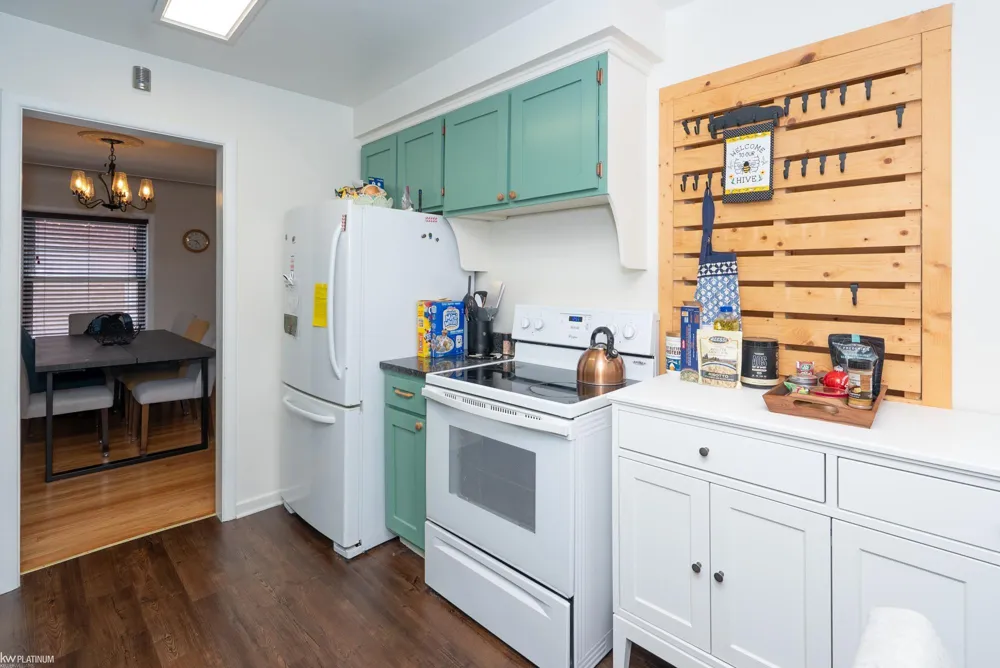 2118 Lennon Street Grosse Pointe Woods City, MI 48236