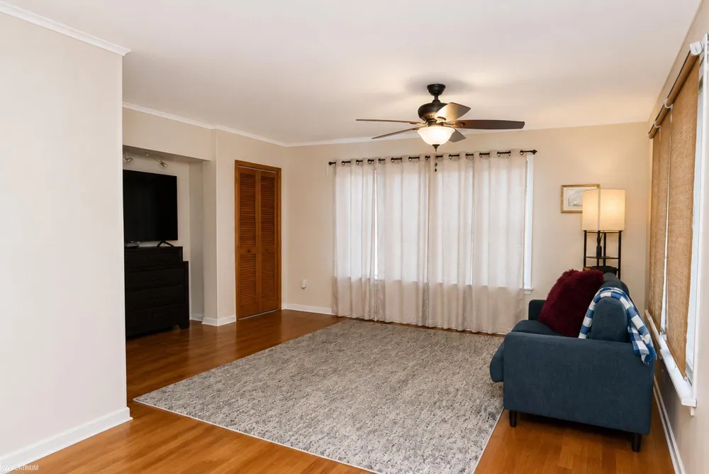 2118 Lennon Street Grosse Pointe Woods City, MI 48236