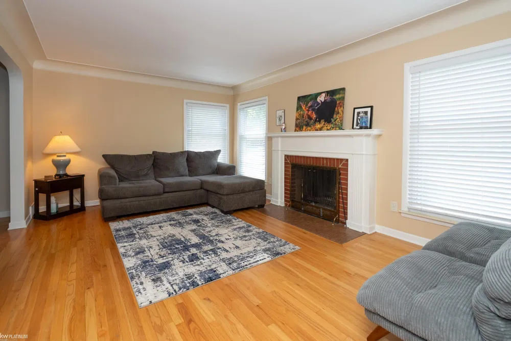 2118 Lennon Street Grosse Pointe Woods City, MI 48236