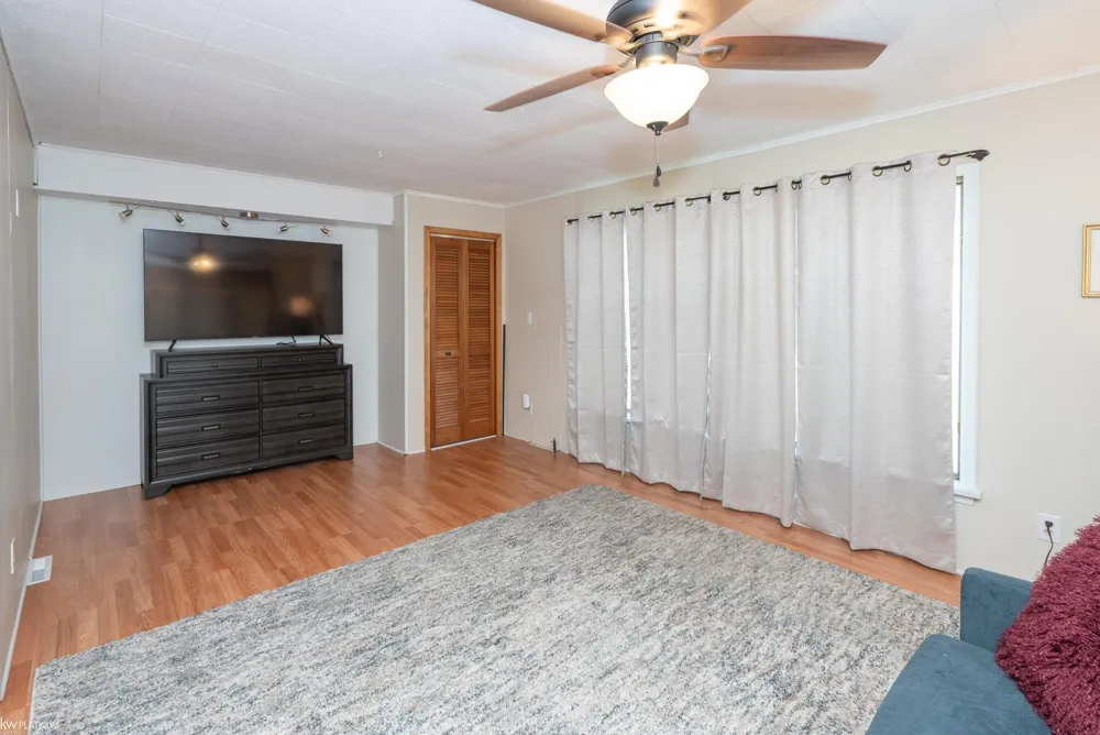 2118 Lennon Street Grosse Pointe Woods City, MI 48236