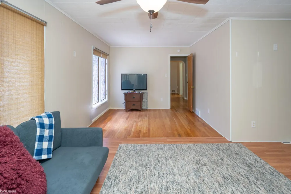 2118 Lennon Street Grosse Pointe Woods City, MI 48236